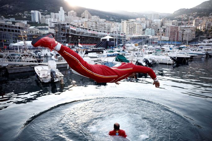 Formula One F1 - Monaco Grand Prix - Circuit de Monaco, Monaco - May 26, 2024 Ferrari's Charles Leclerc jumps into the marina after winning the Monaco Grand Prix REUTERS/