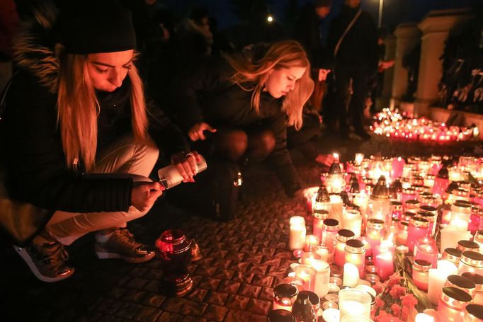 Pietní shromáždění za Jána Kuciaka u Slovenské ambasády.