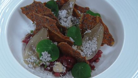 Jelení maso, houbová majonéza a cibulový prach. Pochutnejte si na luxusním tataráku