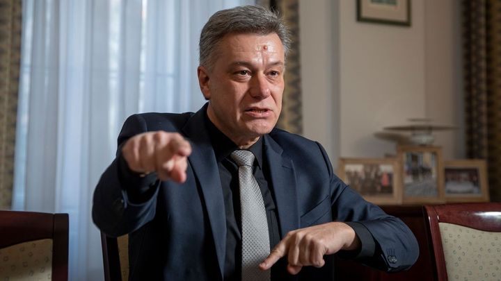 Napravo rakety, nalevo rakety, a my tady řešíme sňatky homosexuálů, diví se Blažek