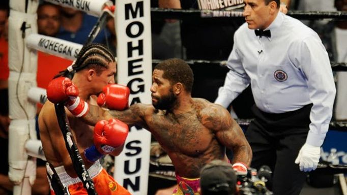 boxerské knockouty roku 2013 (Curtis Stevens vs. Saul Roman)