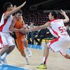 Basketbal, Nymburk - Fuenlabrada: Scottie Reynolds (6) a Tomáš Pomikálek (55)