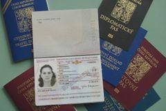 Cestovní pas, poplatek za vydání