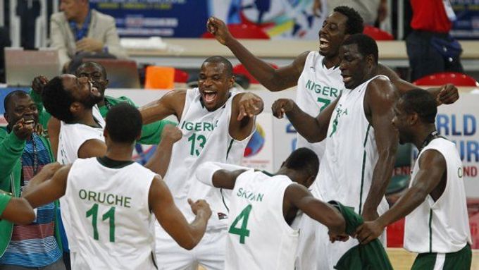 Radost basketbalistů Nigérie