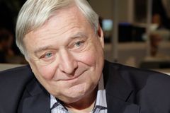 Zemřel Miroslav Šlouf. Bývalý Zemanův přítel, který jej dostal na Hrad
