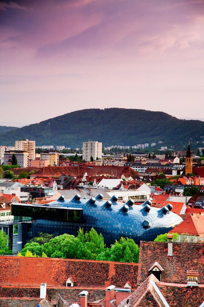 Malebný výhled na střechy města Graz