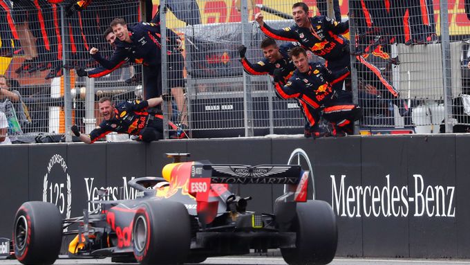 Max Verstappen v cíli Velké ceny Německa 2019