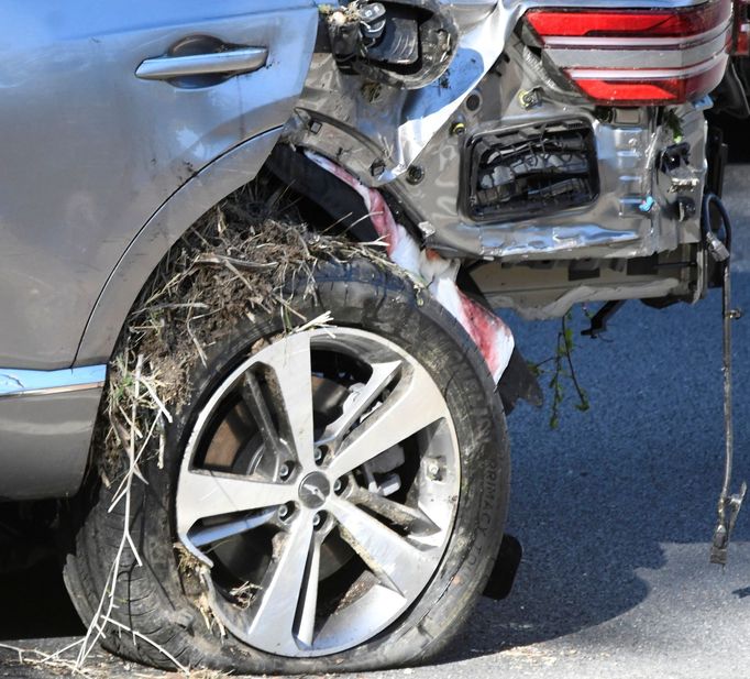 Zničené auto Tigera Woodse po havárii v Los Angeles