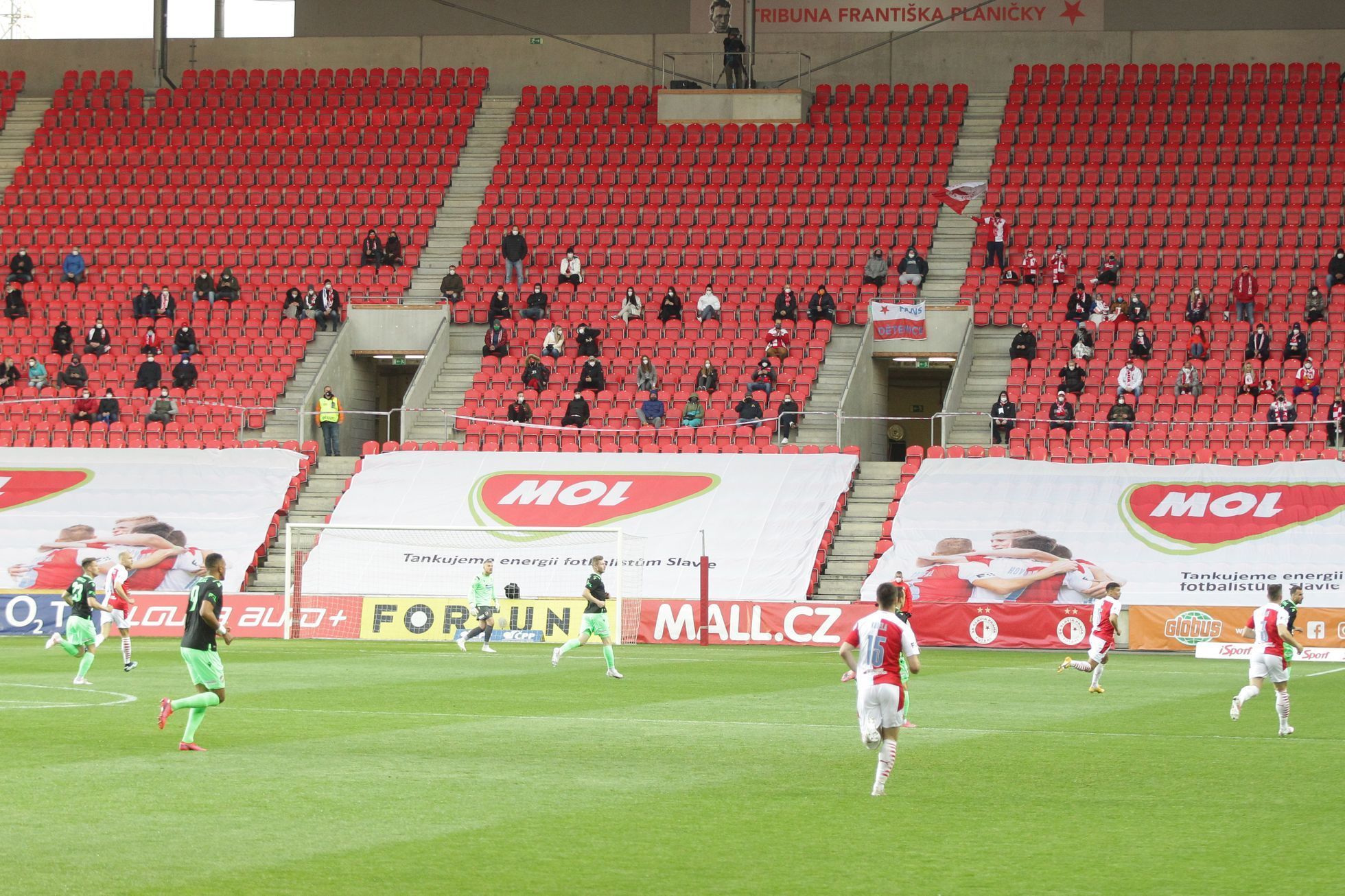 Fanoušci na zápase 30. kola F:L Slavia - Plzeň