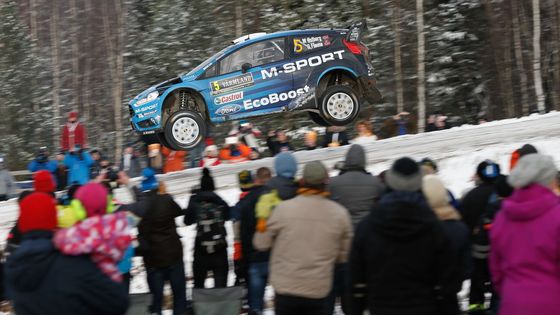 Prohlédněte si fotografie a videa nejen z atraktivního skoku Colin's Crest, který je každoročně perlou na trati Švédské rallye.