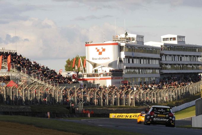 Brands Hatch: BTCC 2016