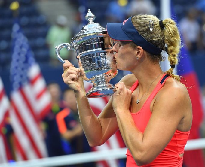 Angelique Kerberová ve finále US Open 2016 s Karolínou Plíškovou.