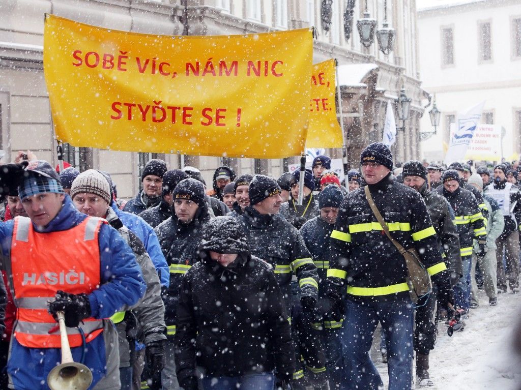 Stávka hasičů před Sněmovnou