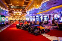 Vítej, Vegas! Pérez v Red Bullu řádil v kasinu, ulicích Las Vegas i nevadské poušti