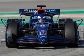 Hrabla, barevné fleky i Haas bez ruských barev. F1 vstoupila do sezony prvními testy