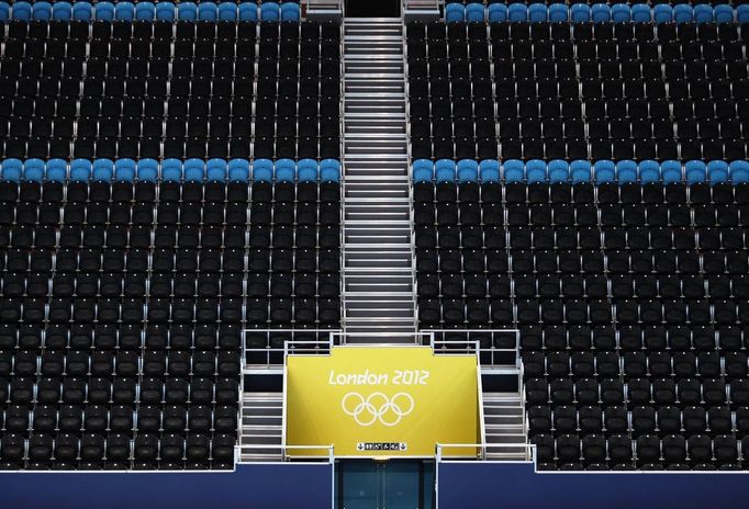 OLY-WATP-ADV14/ Description: Seating is pictured during a media preview of the Water Polo Arena in the London 2012 Olympic Park at Stratford in London July 13, 2012. REUTERS/Luke MacGregor (BRITAIN - Tags: SPORT OLYMPICS WATER POLO) Published: Čec. 13, 2012, 4:10 odp.