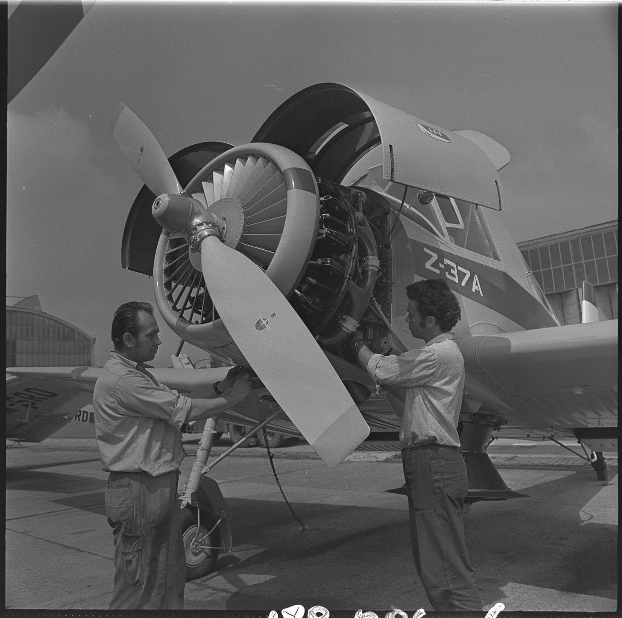 stroj Zlín Z-37 Čmelák