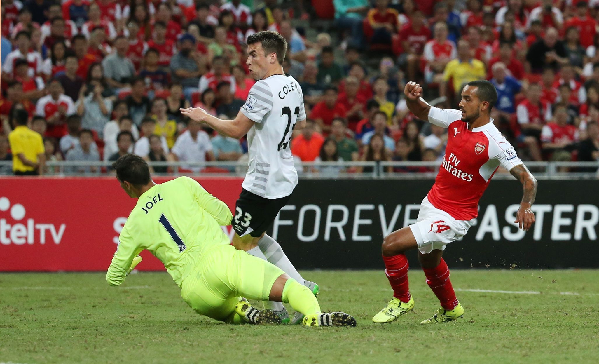 Finále  Asia Trophy, Arsenal-Everton: Theo Walcott dává gól na 1:0