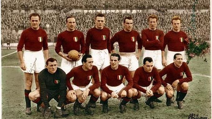 Tým FC Turín na snímku z let 1948-1949