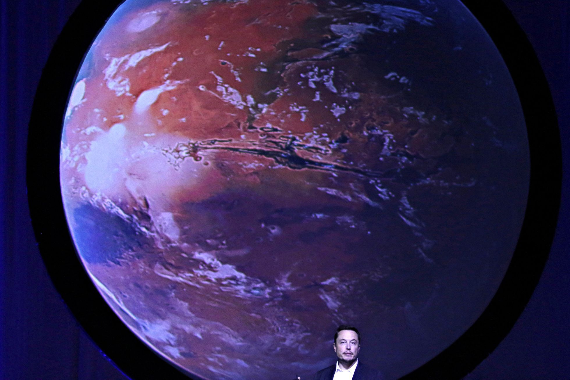 Elon Musk představuje novou vesmírnou loď, díky níž chce kolonizovat Mars