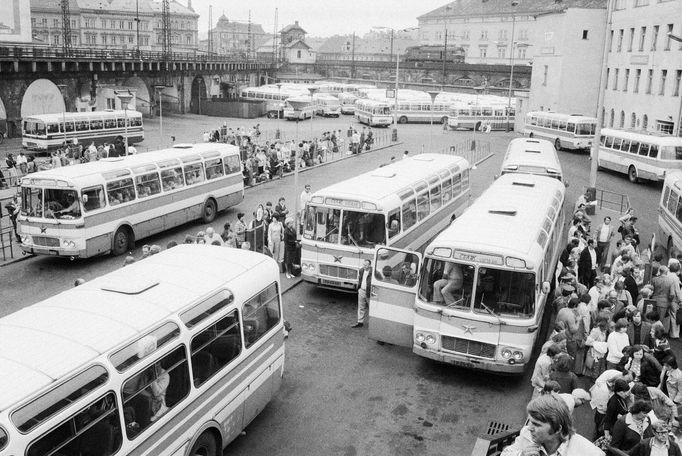 Autobusové nádraží Florenc, rok 1976.