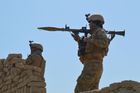 Tálibán zabil 20 afghánských vojáků a policistů, Američané odpověděli bombardováním