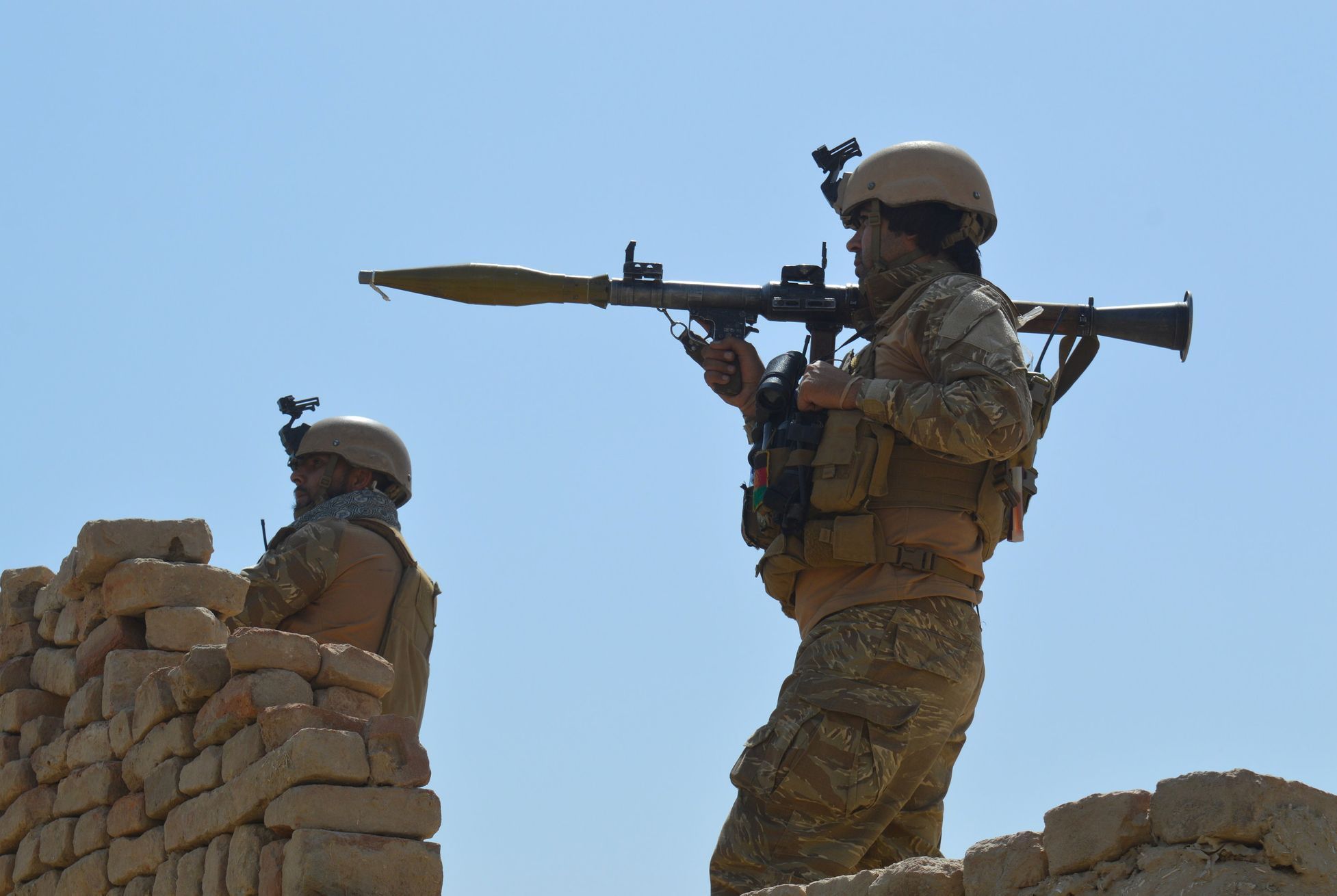 Vojáci afghánské armády na frontové linii s Tálibánem v provincii Kunduz na severu země.