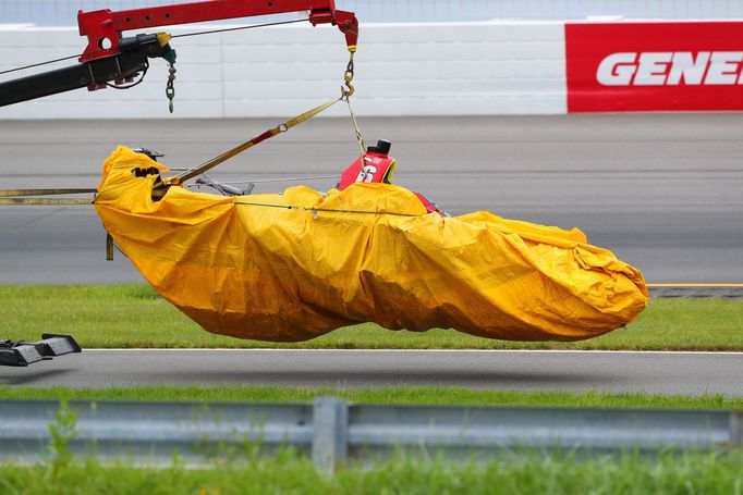 Zničený monopost Roberta Wickense po havárii na oválu Pocono Raceway.