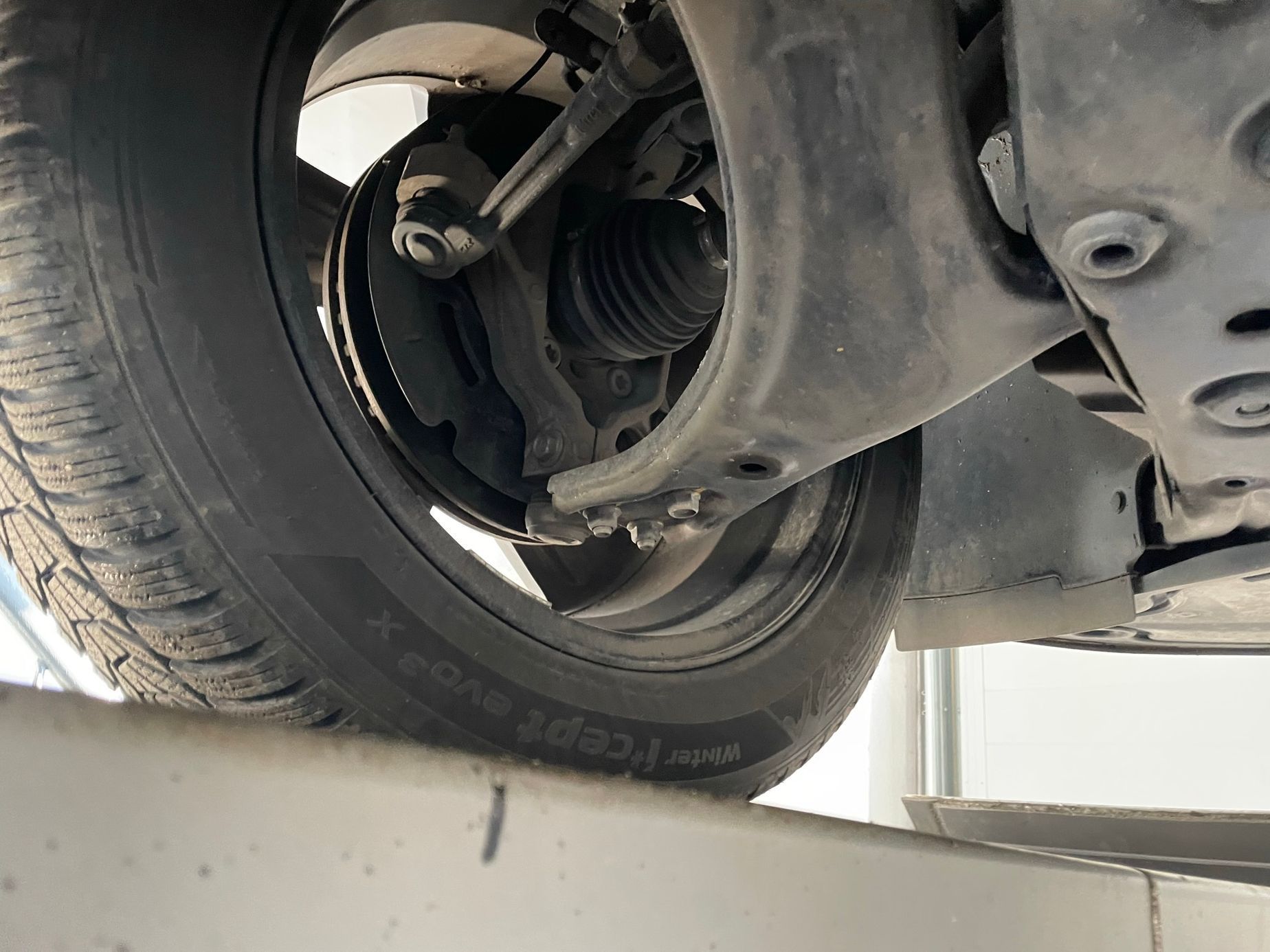 Podvozek, Kia Sorento, plug-in hybrid, auto na zvedáku, autoservis