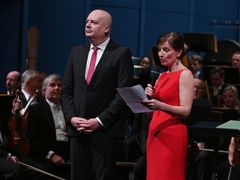Koncert zahájili ředitelka filharmonie Marie Kučerová (vpravo) a náměstek brněnské primátorky Oliver Pospíšil.
