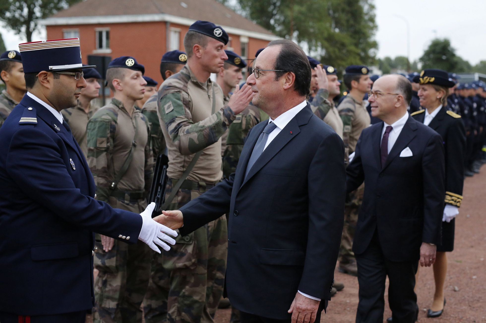 Francois Hollande v Calais