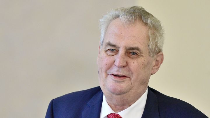 Zeman Si Jako Kazdy Vecer Hledal Milos Zeman Vysvetluje Hrad Pornografii V Prezidentove Pocitaci Aktualne Cz