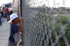 Americký soudce pozastavil na jeden týden deportace sloučených rodin migrantů