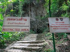Vstup do jeskynního komplexu Tham Luang.