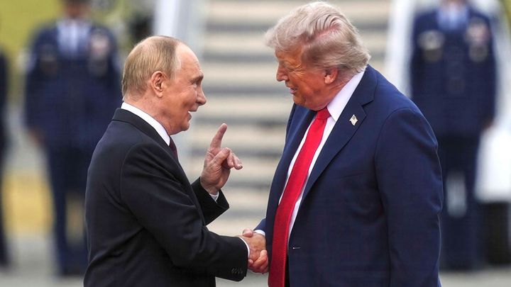 Poplach v Kremlu. Putin vyslal za Trumpem svého žehliče