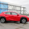 Lexus UX300e elektromobil