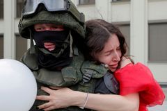 Běloruská novinářka: Lukašenko skončí v Rusku, nemá kam jít. Jsme rukojmím zločinců