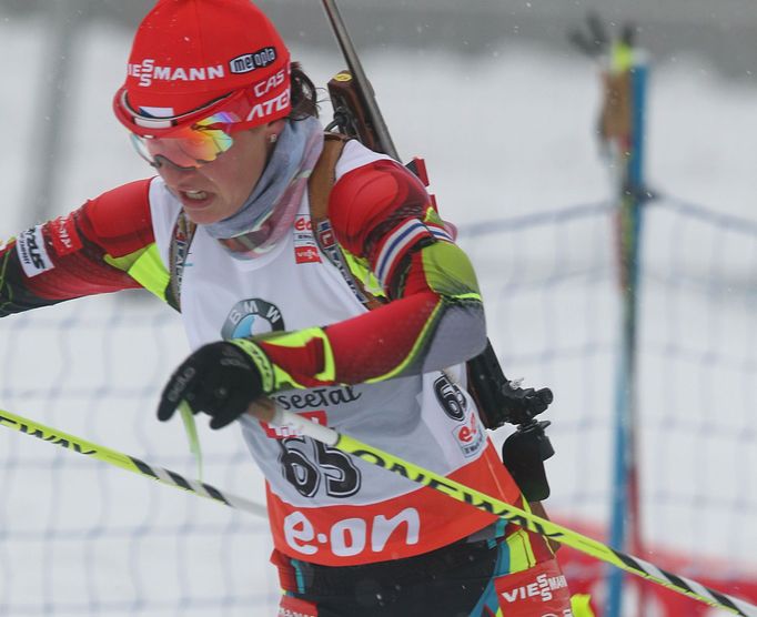 Veronika Vítková si ve sprintu doběhla pro stříbro (Hochfilzen 2013)