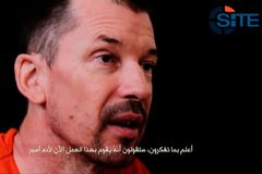 Islámský stát zveřejnil další video s britským rukojmím