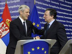 Srbský prezident Boris Tadič a předseda Evropské komise José Barosso v Bruselu.