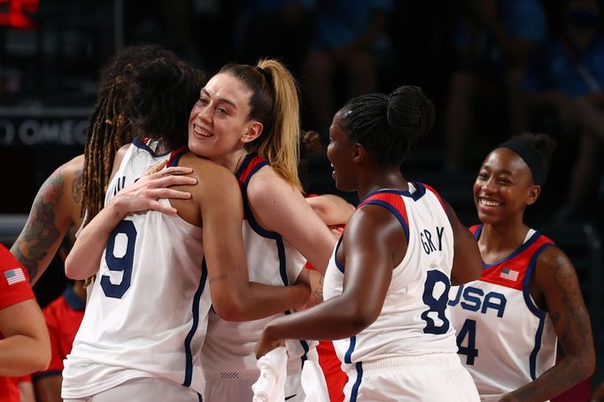 Basketbalový turnaj žen překvapení nepřinesl, zlato opět získaly favorizované Američanky, které ve finále přehrály Japonsko.