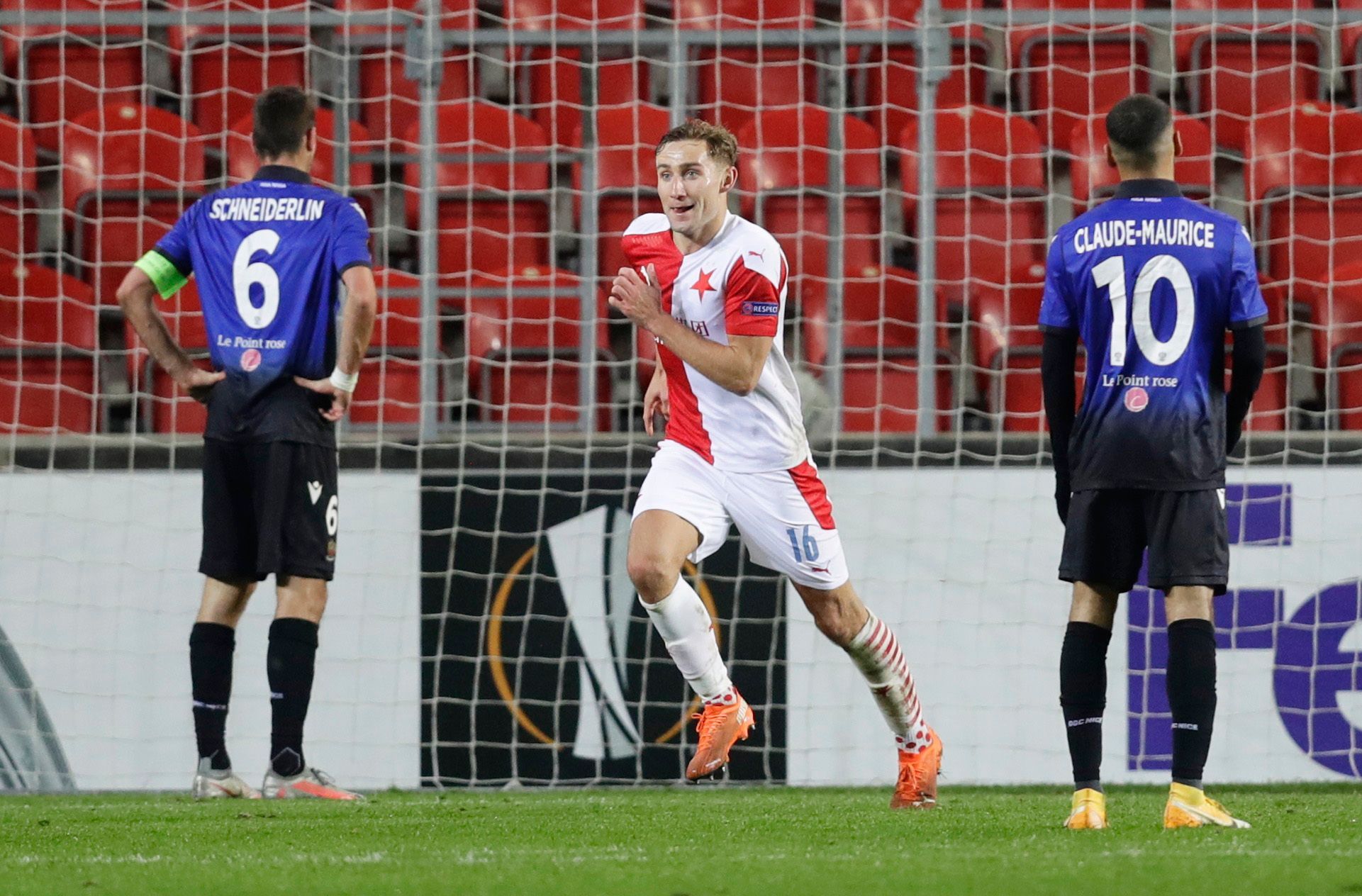 Jan Kuchta slaví třetí gól Slavie v zápase Evropské ligy Slavia - Nice