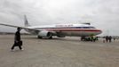 Luis Salgado, nicknamed Chucho, walks to board a plane to Miami, at the Havana airport, March 13, 2013. Chucho was granted a U.S. visa based on his father's status as legal resident in Texas, and he was reunited in Miami with his father, Jesus Salgado, who had escaped Cuba on a frail boat ten years earlier. The Salgados are among many Cubans taking advantage of Cuba's new travel policy in place since last January, which allows citizens to leave the country with just a passport and no need for much-hated exit visas required since 1961. Picture taken March 13, 2013. REUTERS/Desmond Boylan (CUBA - Tags: POLITICS SOCIETY) Published: Dub. 11, 2013, 1:51 odp.