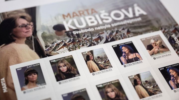 Pošta vydala známky s Martou Kubišovou, byly okamžitě vyprodané