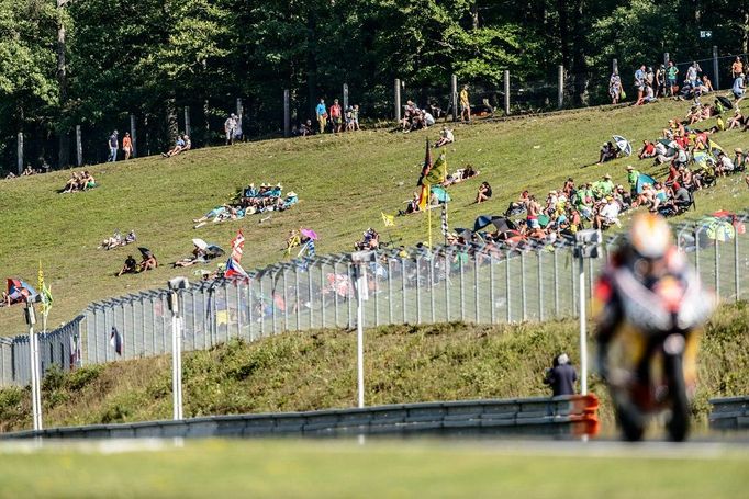 Velká cena Brna silničních motocyklů, kvalifikace (atmosféra)