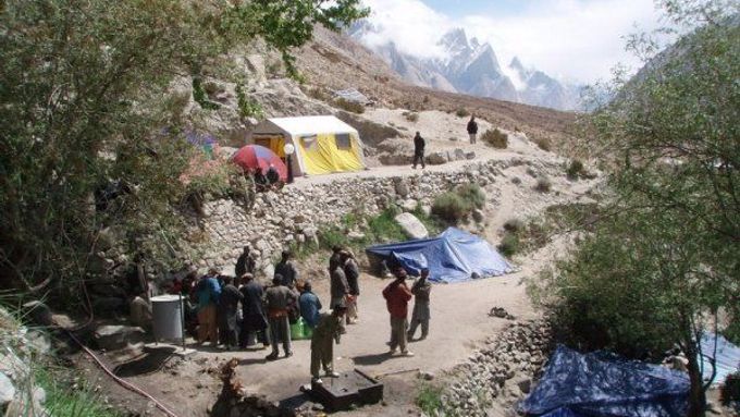 Pochod do základního tábora pod K2