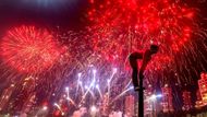 Současné zhoršení kvality ovzduší úzce souvisí s letošními oslavami Diwali – svátku světla, během nějž se po celé zemi masově používá pyrotechnika uvolňující oxidy síry, dusíku i nebezpečné těžké kovy.