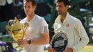 Andy Murray a Novak Djokovič ve finále Wimbledonu 2013