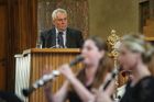 Zeman porušuje principy právního státu, tvrdí rektor UK Zima
