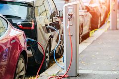 Automobilky se bouří proti Evropské unii: "Zákaz spalovacích motorů není reálný"